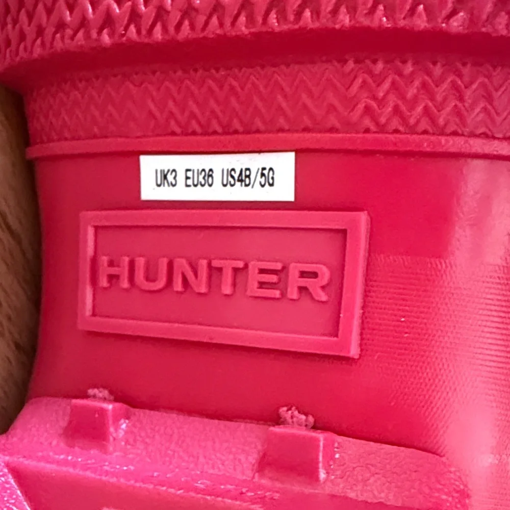 NWOT! Hunter Original Gloss Tall Wellington Rain Boots Bright Pink kids sz 4